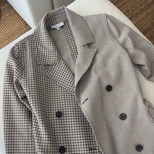 L'Academie The Pamela Trench